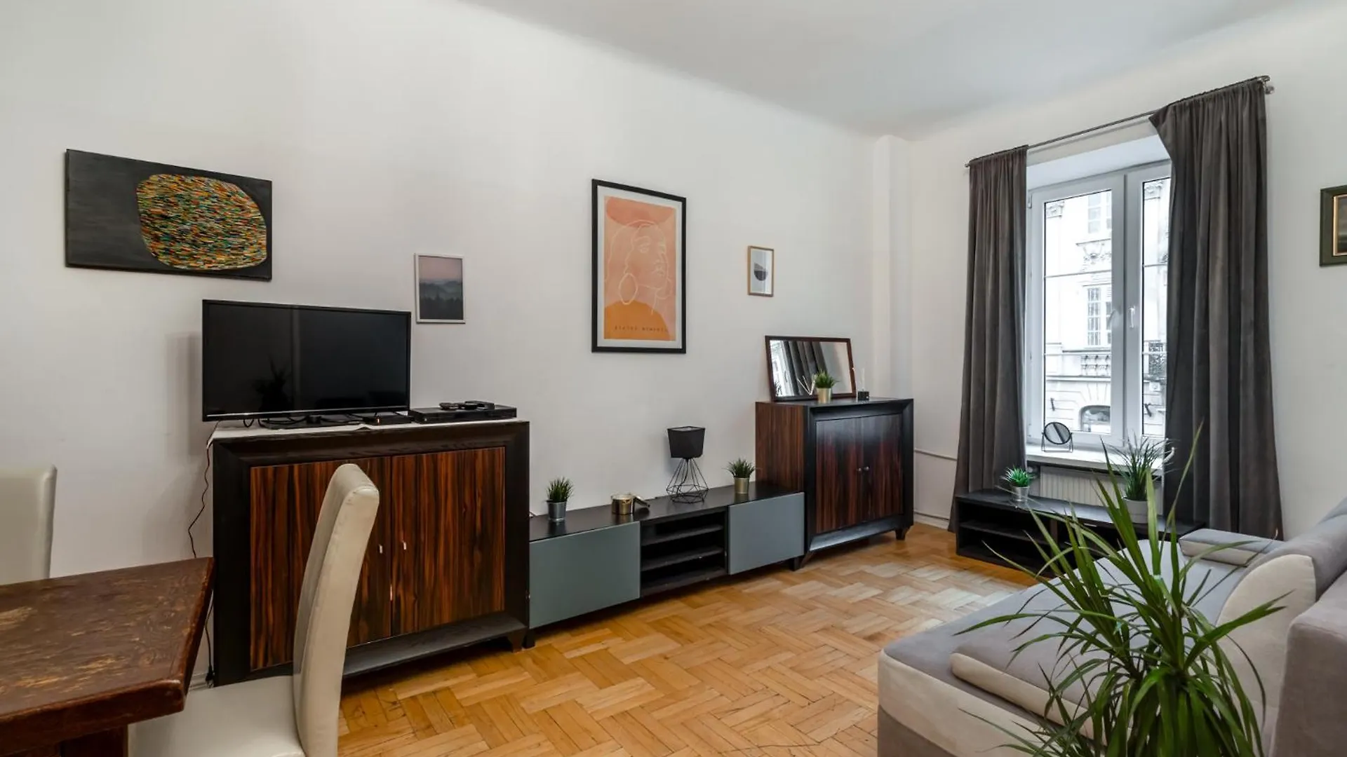 Golden Apartments Warsaw - Huge Comfortable 4 Bedrooms Apartment - Old Town - Freta