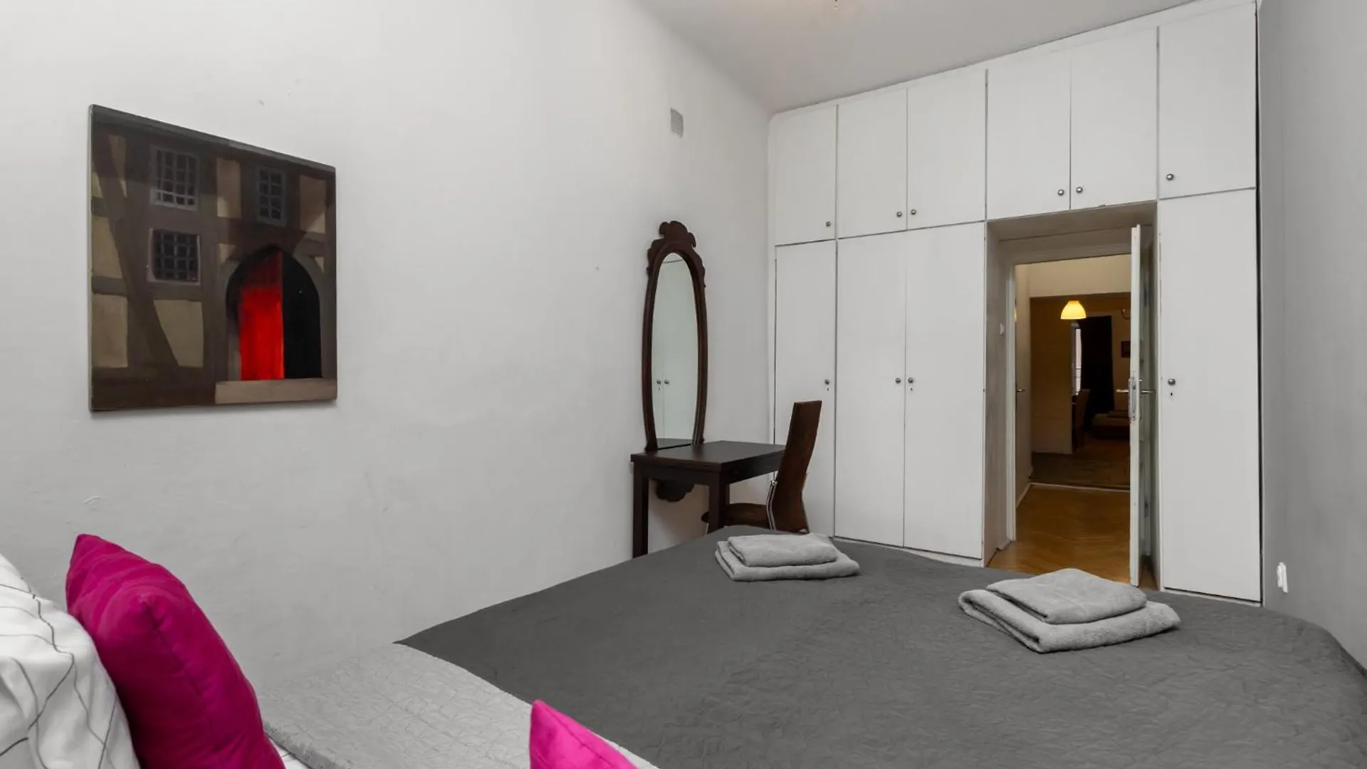 Golden Apartments Warsaw - Huge Comfortable 4 Bedrooms Apartment - Old Town - Freta Poland