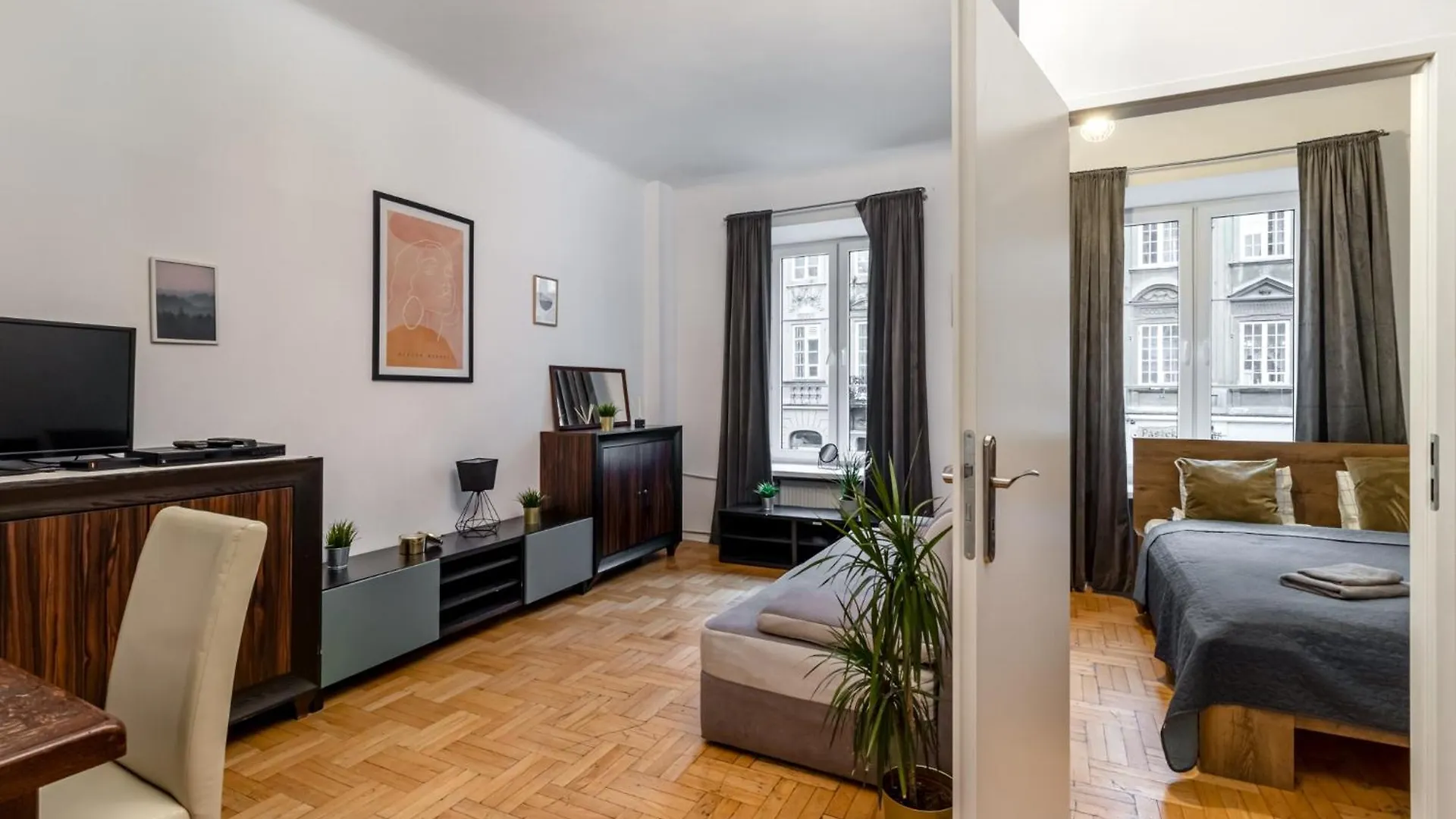 Golden Apartments Warsaw - Huge Comfortable 4 Bedrooms Apartment - Old Town - Freta